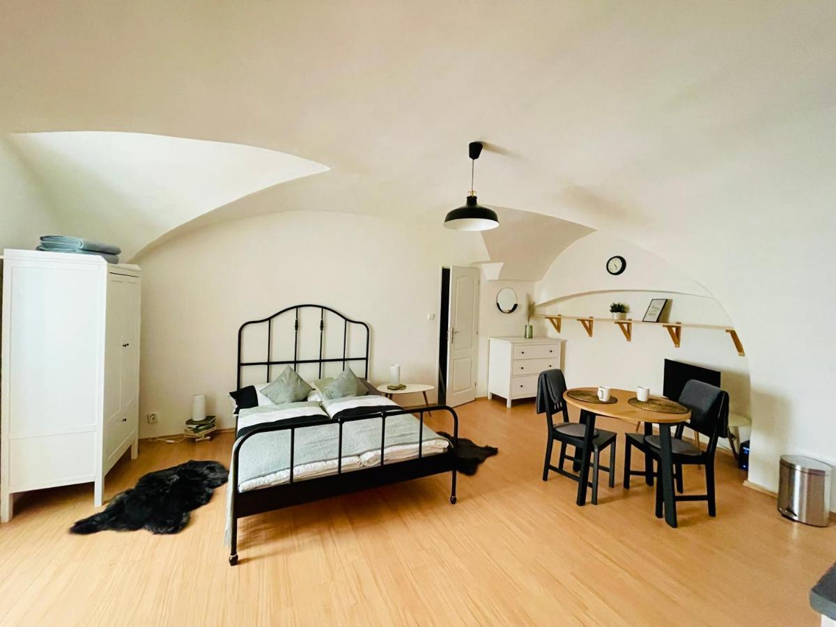 Studio Nicolas II ปราก ภายนอก รูปภาพ